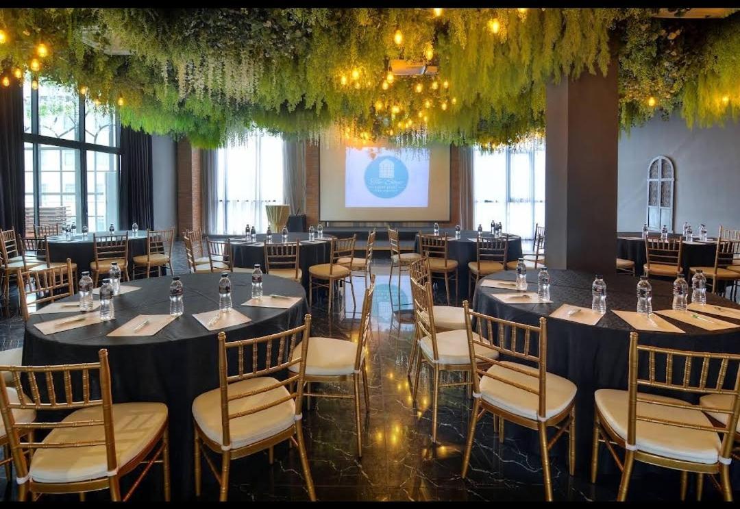 Exclusive Business Suite @ M Summit 191 Джордж Таун Екстериор снимка